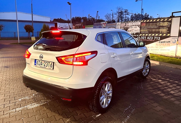 Nissan Qashqai cena 58500 przebieg: 106000, rok produkcji 2016 z Skoczów małe 37